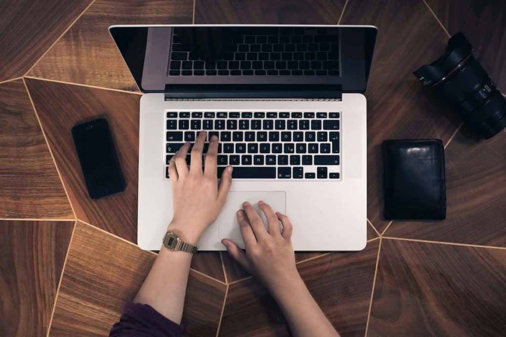 flatlay-laptop